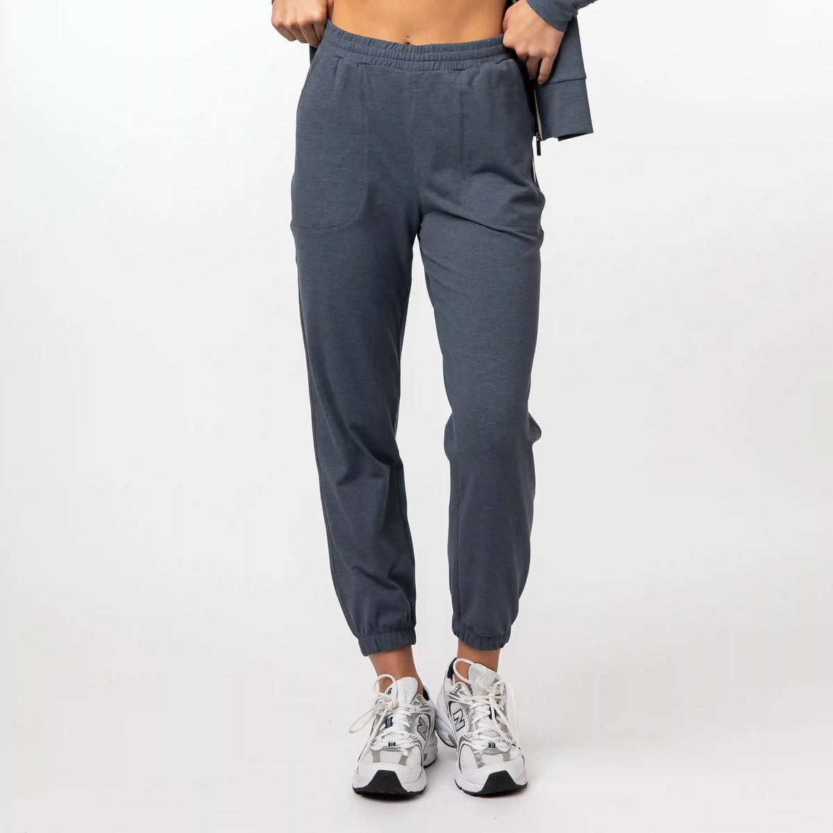 Tempo Ease Jogger | Heather - Postgame Grey/Everest Grey